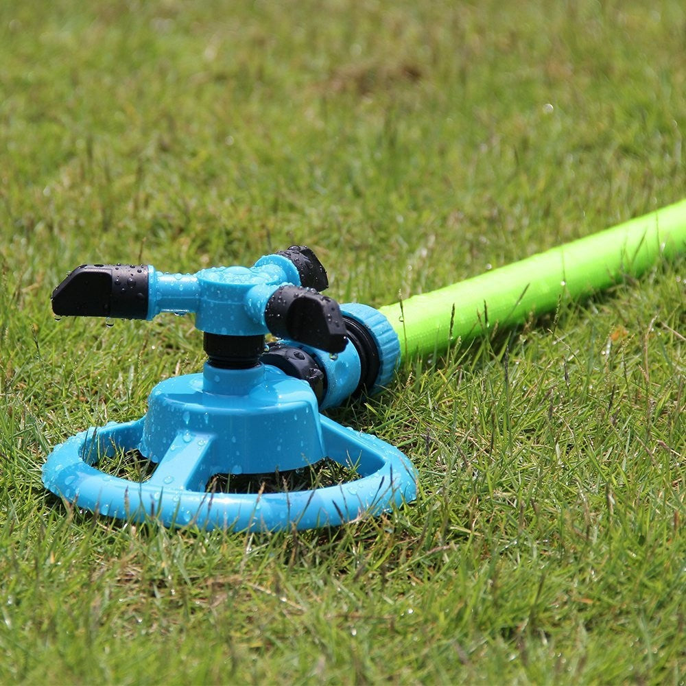 Automatic rotating sprinkler heads for garden lawns